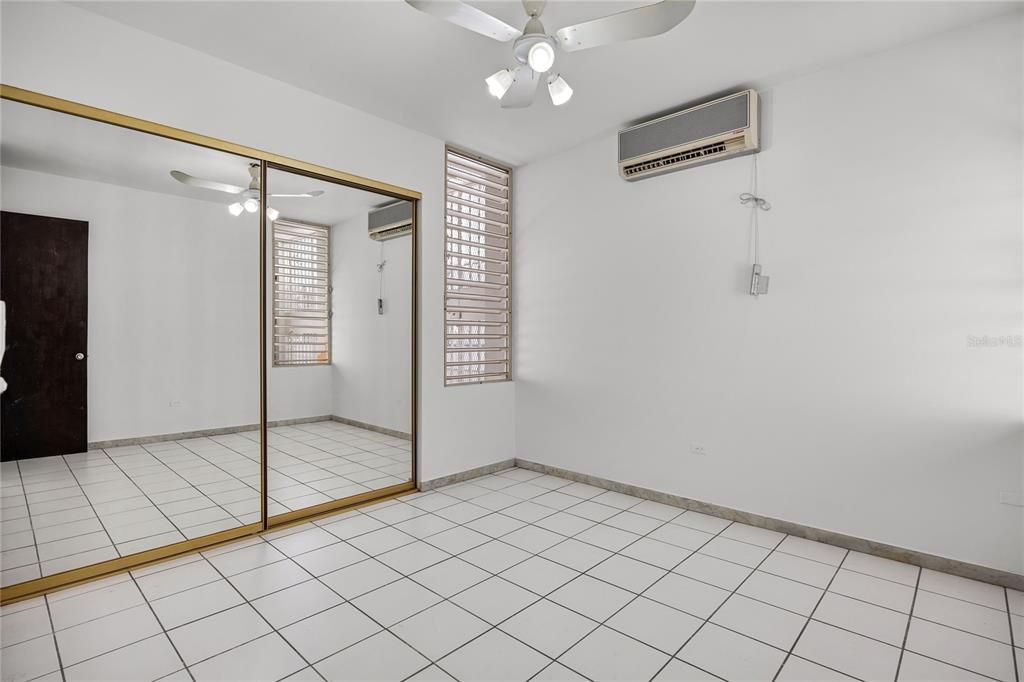 На продажу: $965,000 (4 спален, 2 ванн, 2773 Квадратных фут)