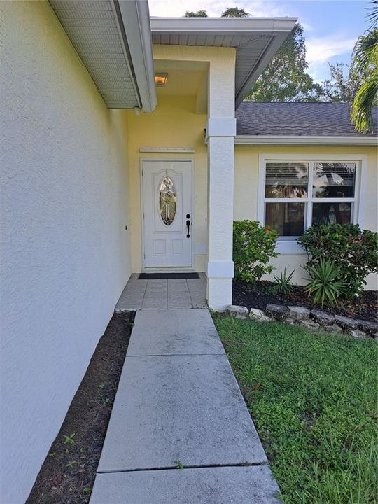 For Rent: $2,000 (3 beds, 2 baths, 1280 Square Feet)