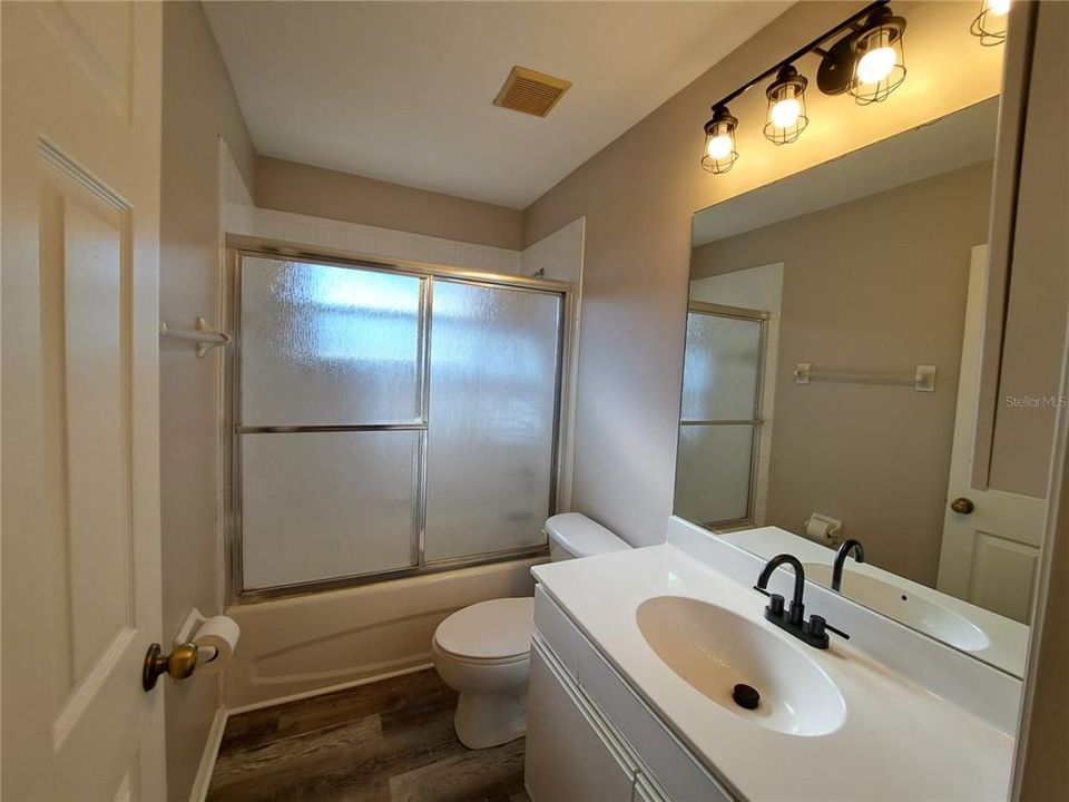 For Rent: $2,000 (3 beds, 2 baths, 1280 Square Feet)