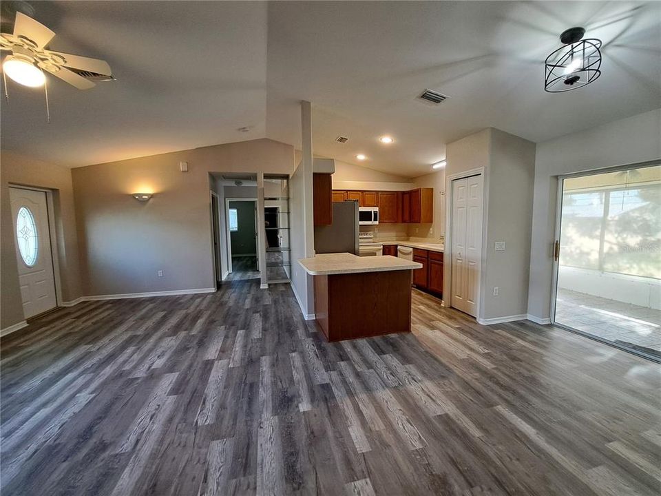 For Rent: $2,000 (3 beds, 2 baths, 1280 Square Feet)