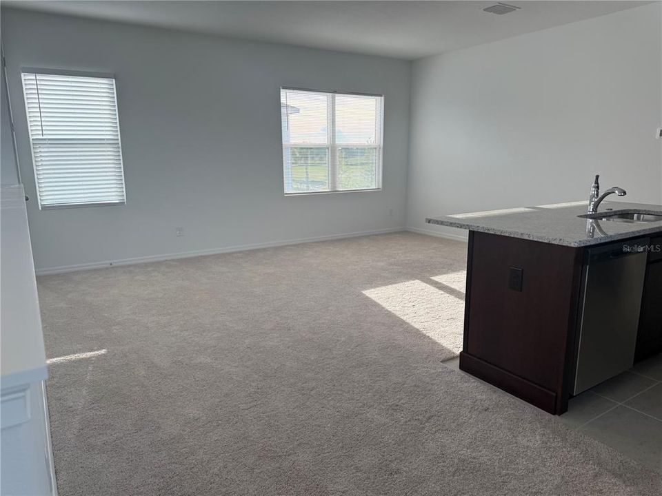 Под контрактом: $1,600 (1 спален, 1 ванн, 800 Квадратных фут)