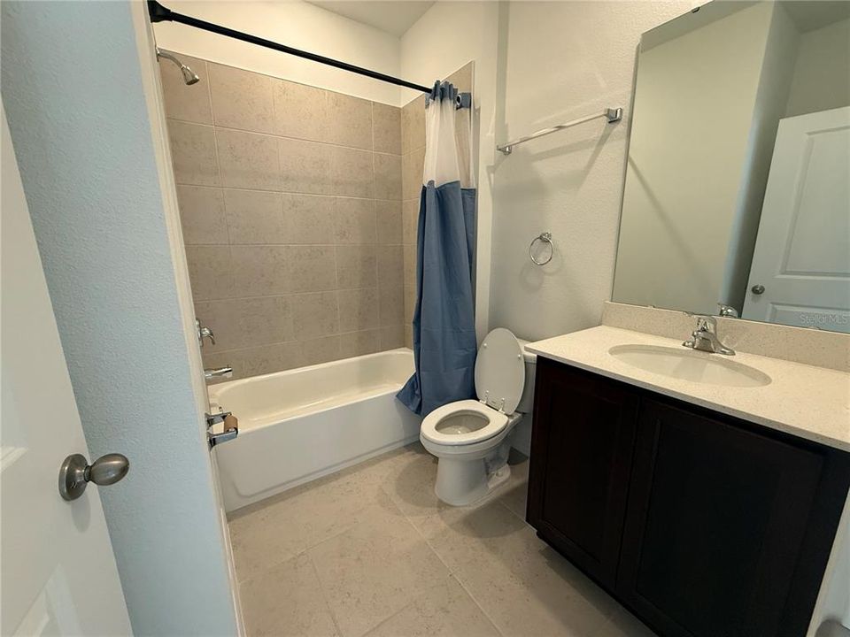 Под контрактом: $1,600 (1 спален, 1 ванн, 800 Квадратных фут)