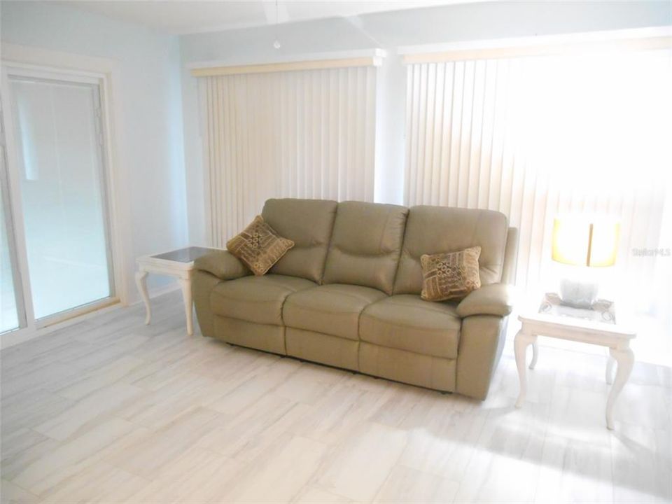 В аренду: $2,000 (2 спален, 2 ванн, 1570 Квадратных фут)