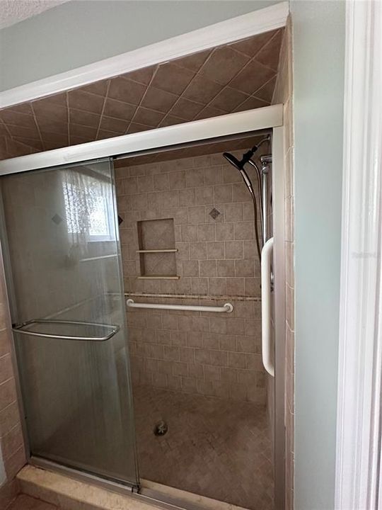 В аренду: $2,000 (2 спален, 2 ванн, 1570 Квадратных фут)