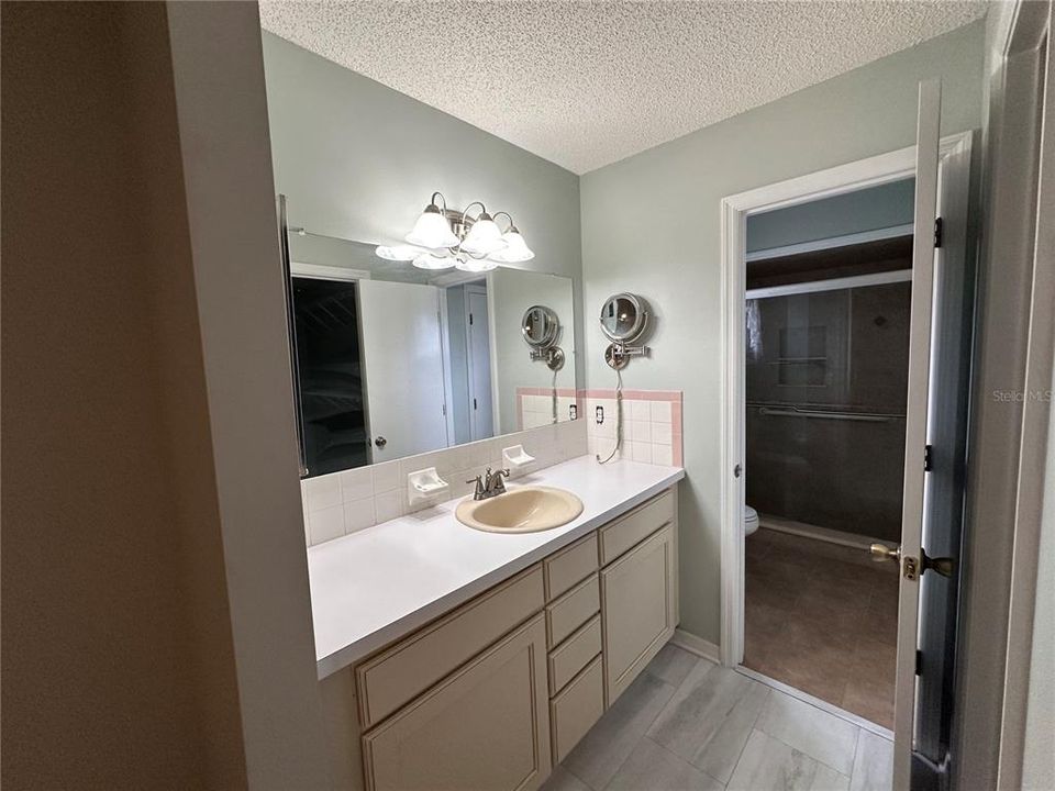 В аренду: $2,000 (2 спален, 2 ванн, 1570 Квадратных фут)