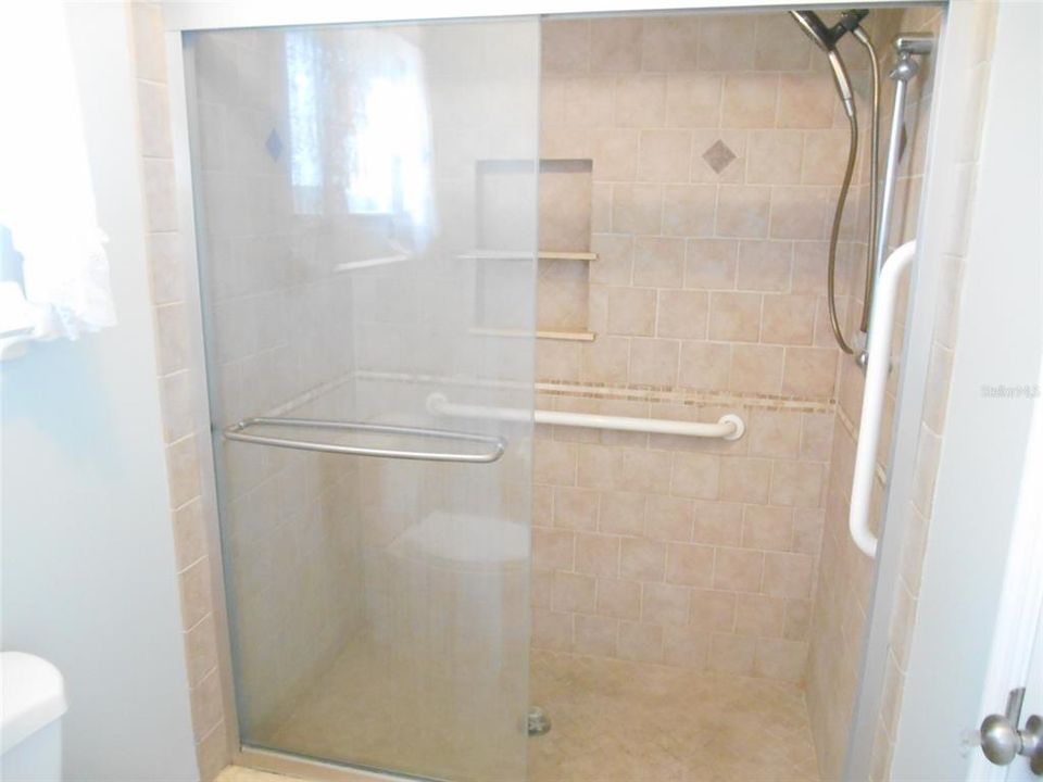 В аренду: $2,000 (2 спален, 2 ванн, 1570 Квадратных фут)