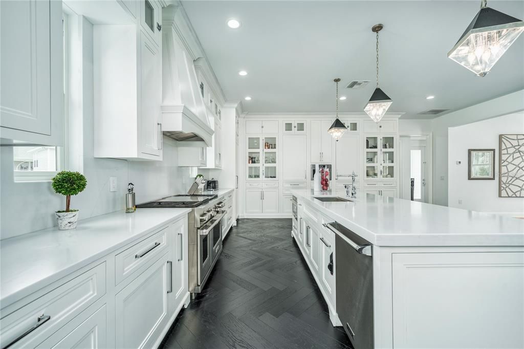 For Sale: $3,194,888 (5 beds, 6 baths, 5423 Square Feet)