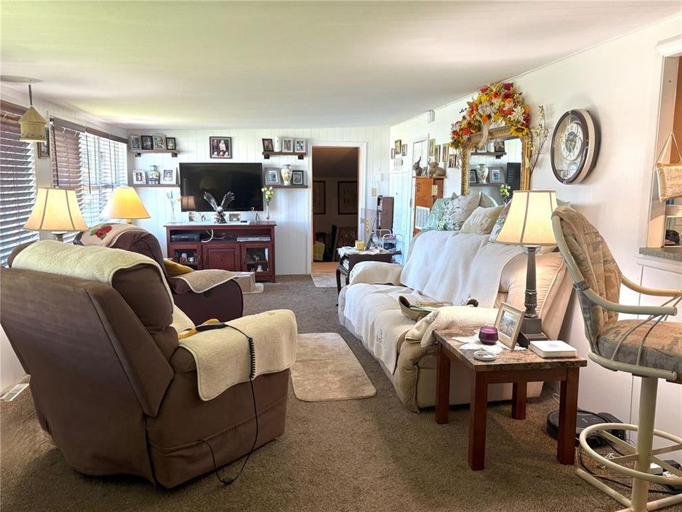 合同活跃: $125,000 (3 贝兹, 2 浴室, 1000 平方英尺)