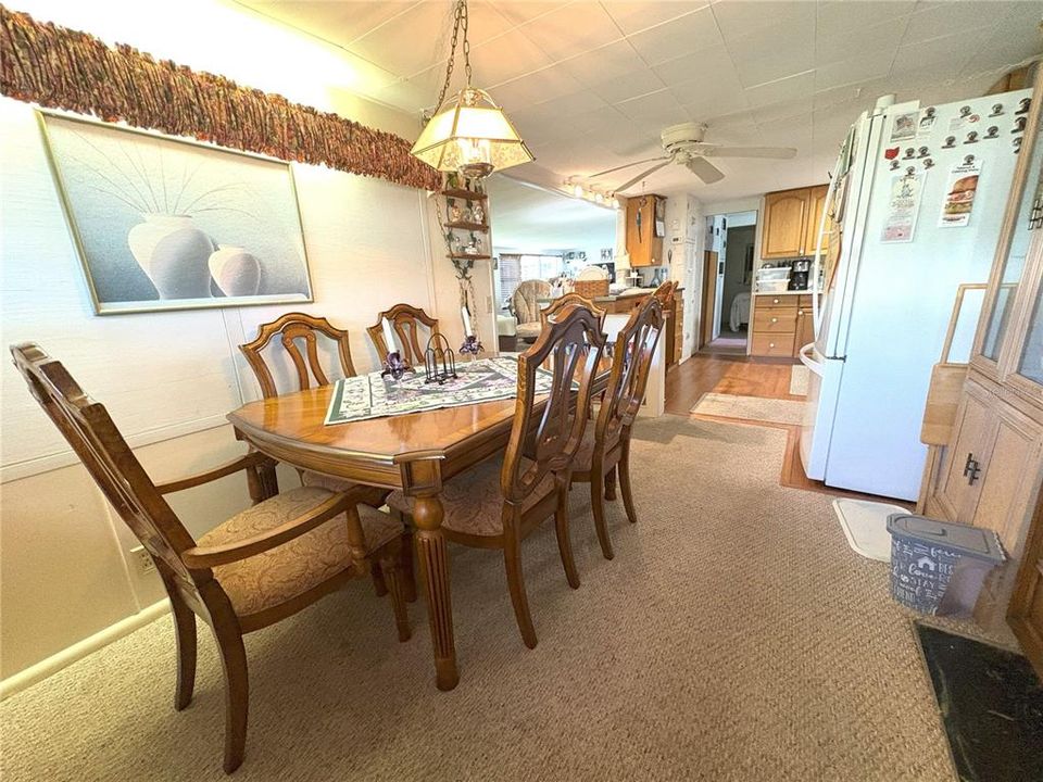 合同活跃: $125,000 (3 贝兹, 2 浴室, 1000 平方英尺)