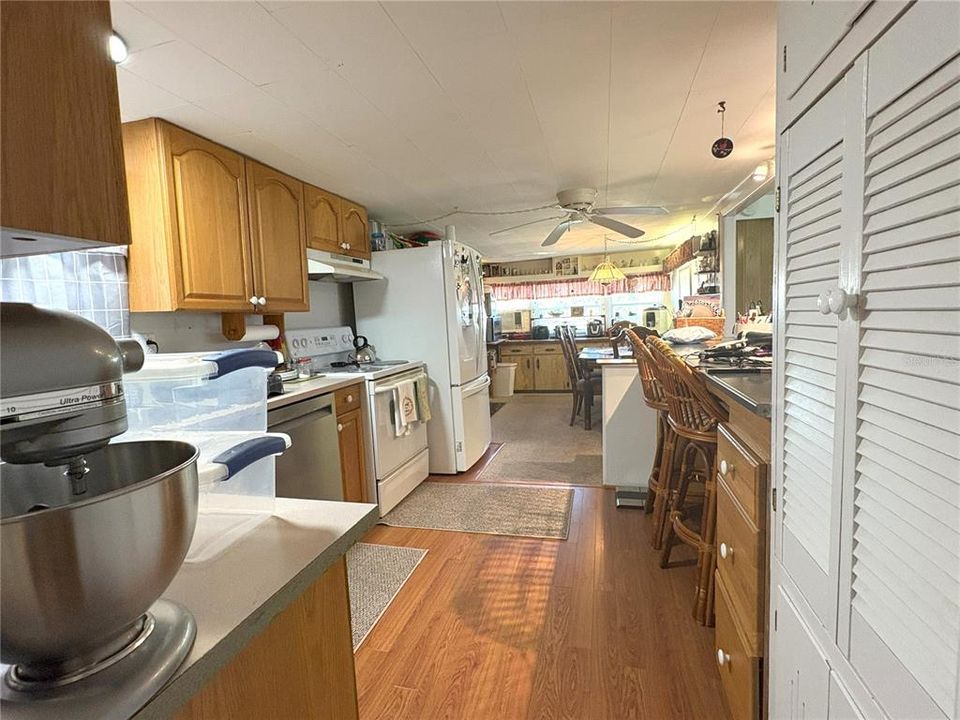 合同活跃: $125,000 (3 贝兹, 2 浴室, 1000 平方英尺)