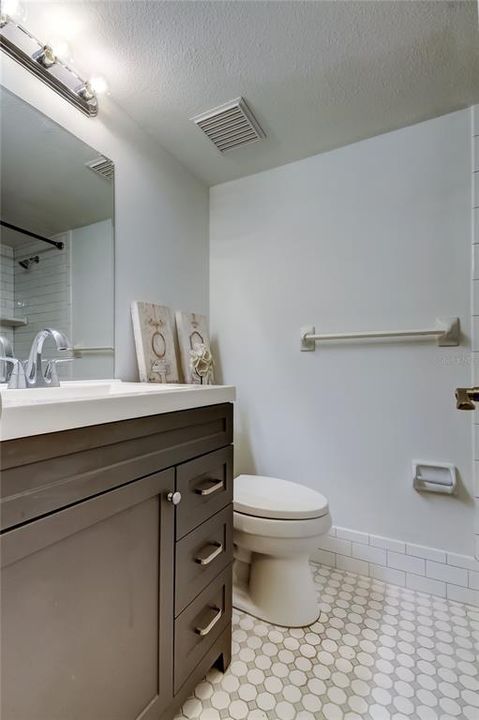 待售: $164,000 (2 贝兹, 2 浴室, 1054 平方英尺)