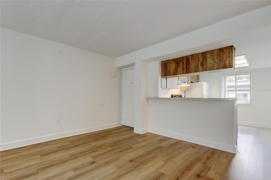 待售: $164,000 (2 贝兹, 2 浴室, 1054 平方英尺)