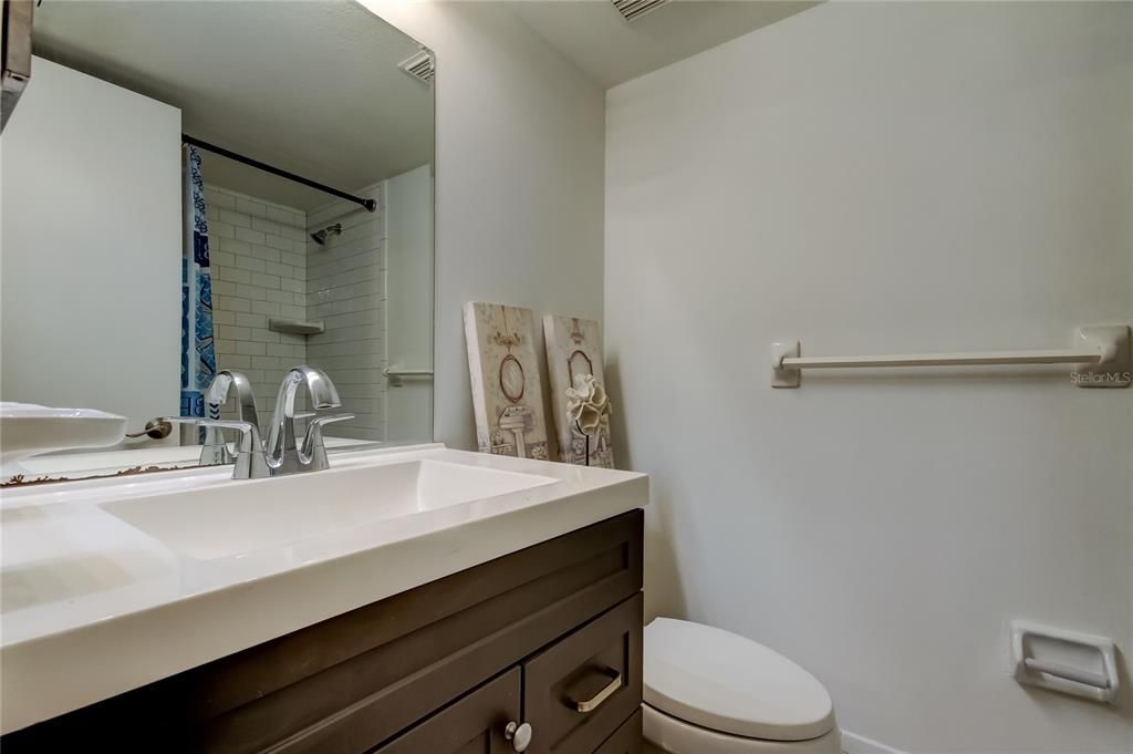 待售: $164,000 (2 贝兹, 2 浴室, 1054 平方英尺)