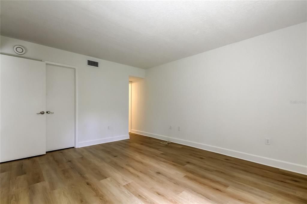 待售: $164,000 (2 贝兹, 2 浴室, 1054 平方英尺)