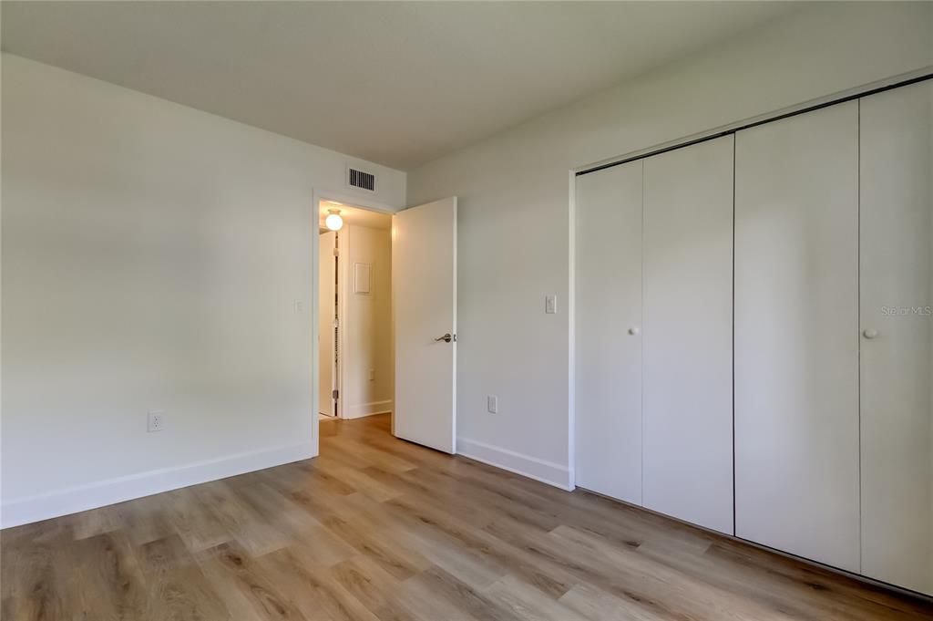 待售: $164,000 (2 贝兹, 2 浴室, 1054 平方英尺)