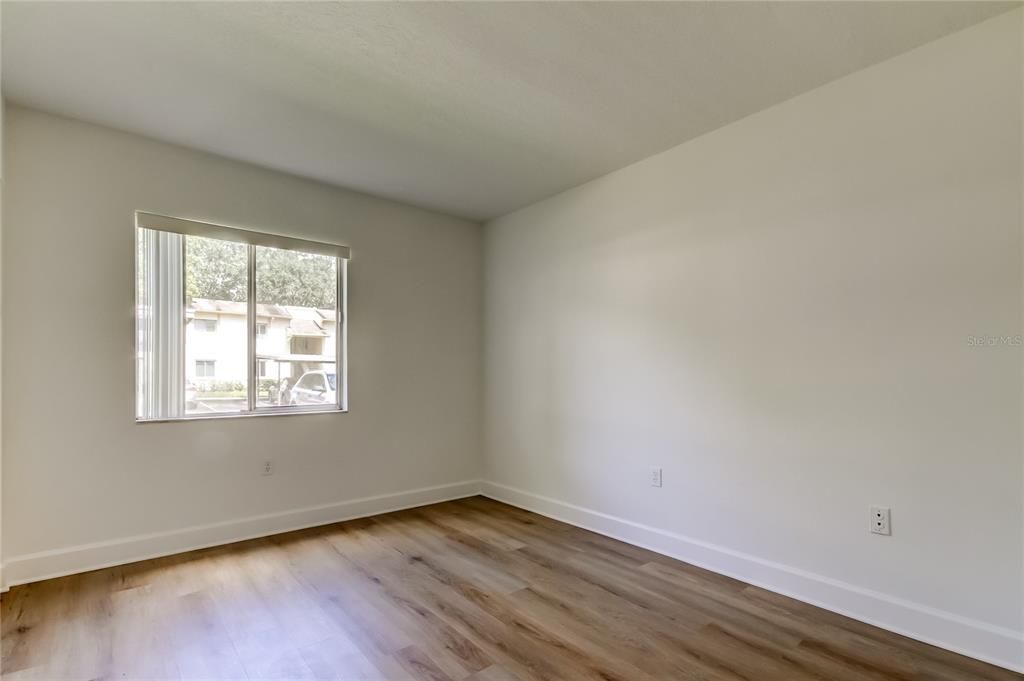 待售: $164,000 (2 贝兹, 2 浴室, 1054 平方英尺)