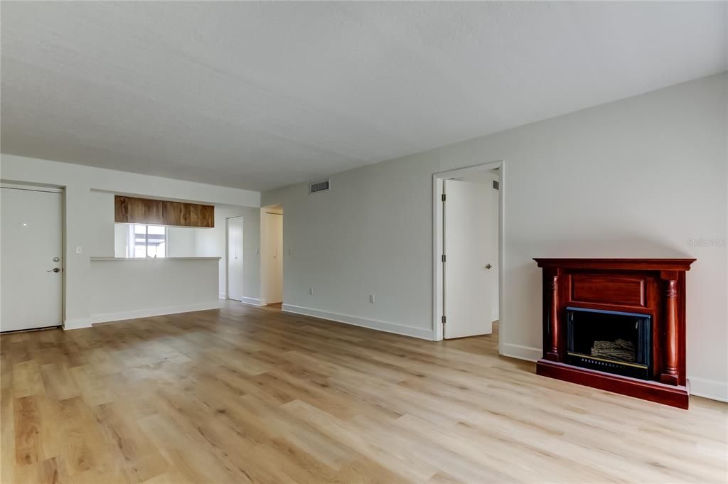 待售: $164,000 (2 贝兹, 2 浴室, 1054 平方英尺)