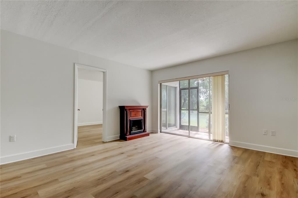 待售: $164,000 (2 贝兹, 2 浴室, 1054 平方英尺)