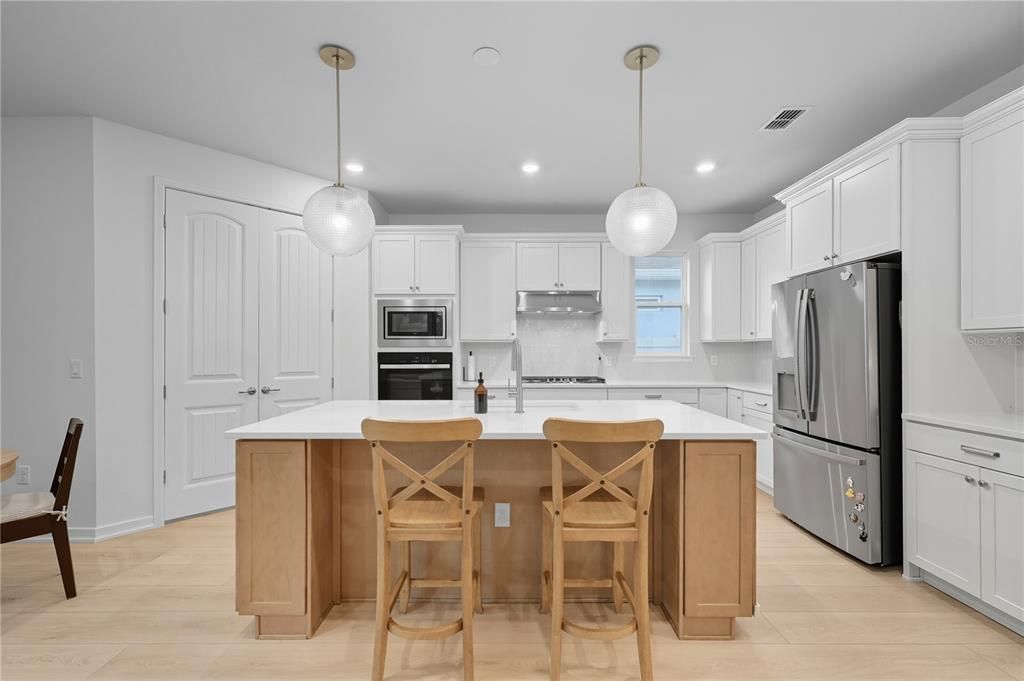 待售: $599,000 (4 贝兹, 2 浴室, 2709 平方英尺)