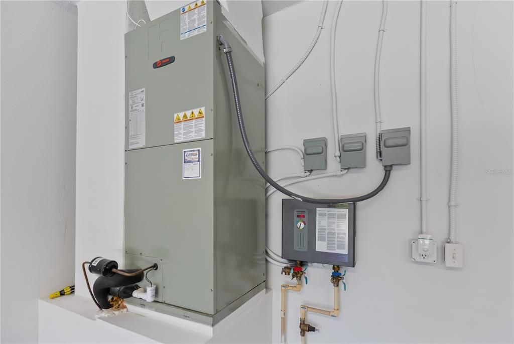 合同活跃: $690,000 (5 贝兹, 4 浴室, 3187 平方英尺)