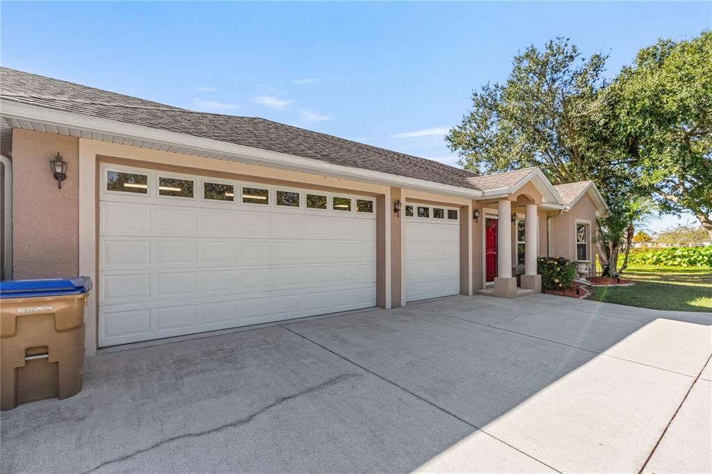 合同活跃: $690,000 (5 贝兹, 4 浴室, 3187 平方英尺)