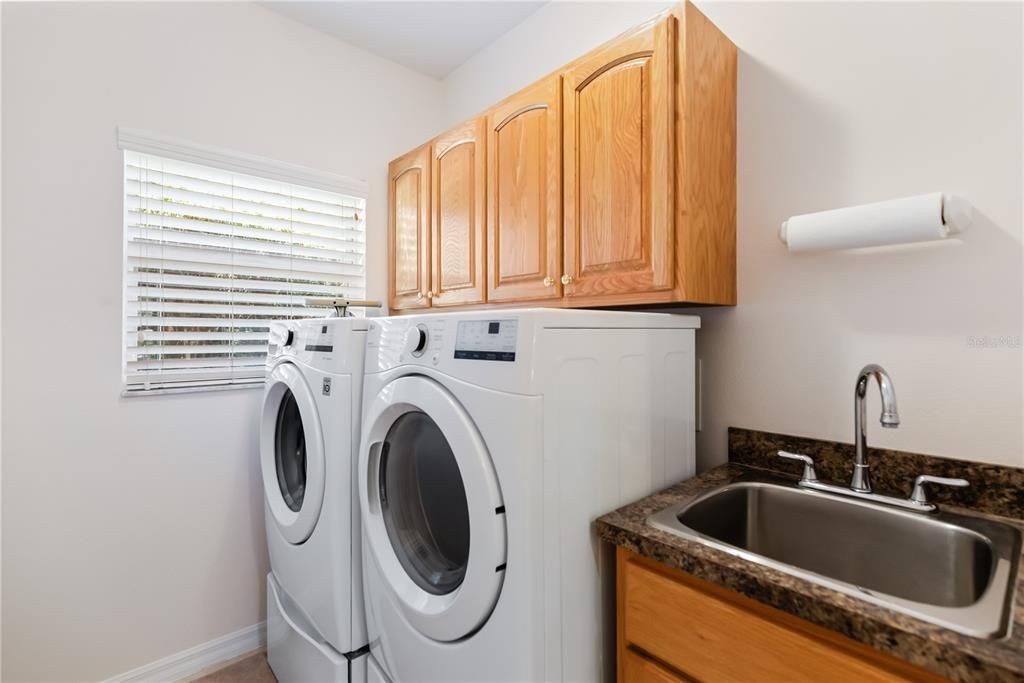 合同活跃: $690,000 (5 贝兹, 4 浴室, 3187 平方英尺)