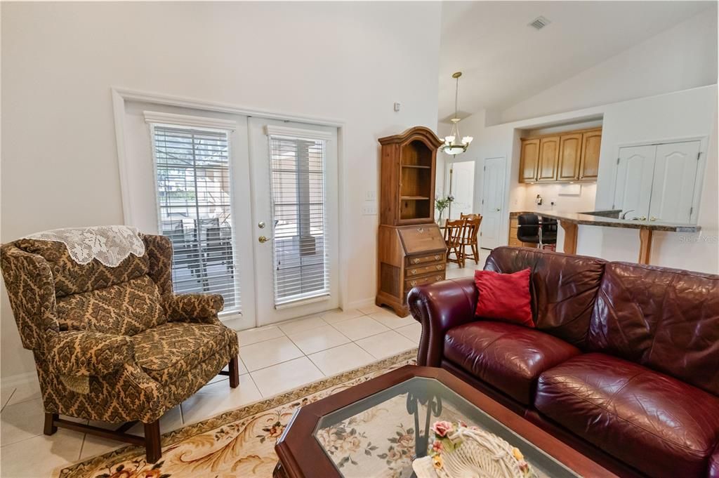 合同活跃: $690,000 (5 贝兹, 4 浴室, 3187 平方英尺)