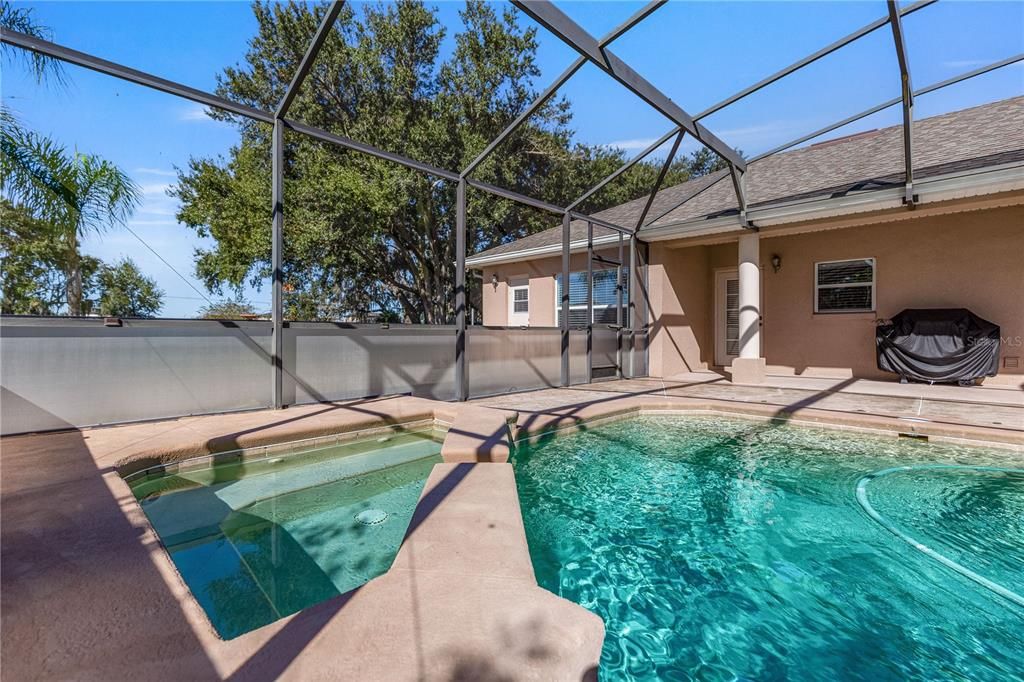 合同活跃: $690,000 (5 贝兹, 4 浴室, 3187 平方英尺)