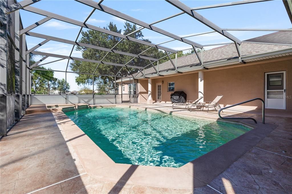 合同活跃: $690,000 (5 贝兹, 4 浴室, 3187 平方英尺)