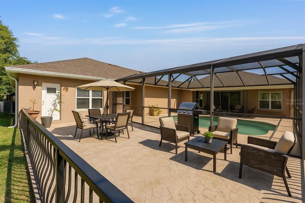 合同活跃: $690,000 (5 贝兹, 4 浴室, 3187 平方英尺)