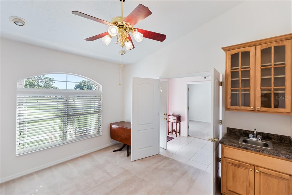 合同活跃: $690,000 (5 贝兹, 4 浴室, 3187 平方英尺)