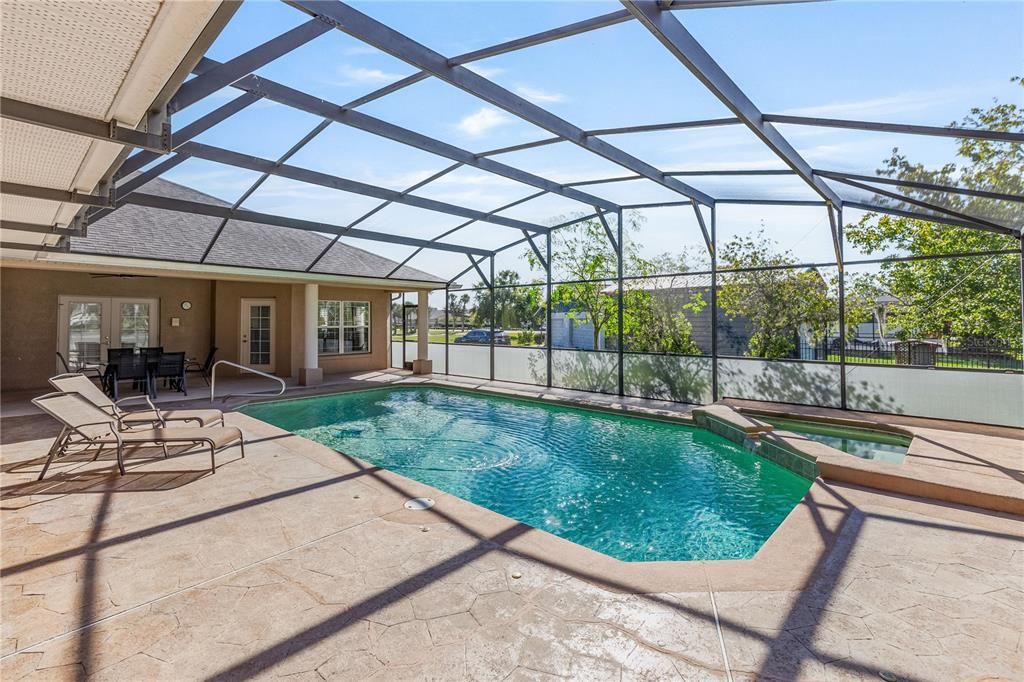 合同活跃: $690,000 (5 贝兹, 4 浴室, 3187 平方英尺)