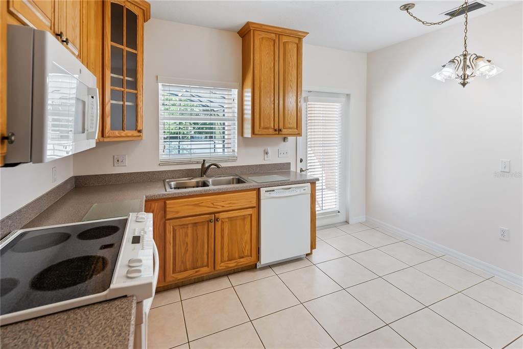 合同活跃: $690,000 (5 贝兹, 4 浴室, 3187 平方英尺)