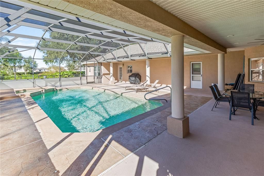 合同活跃: $690,000 (5 贝兹, 4 浴室, 3187 平方英尺)