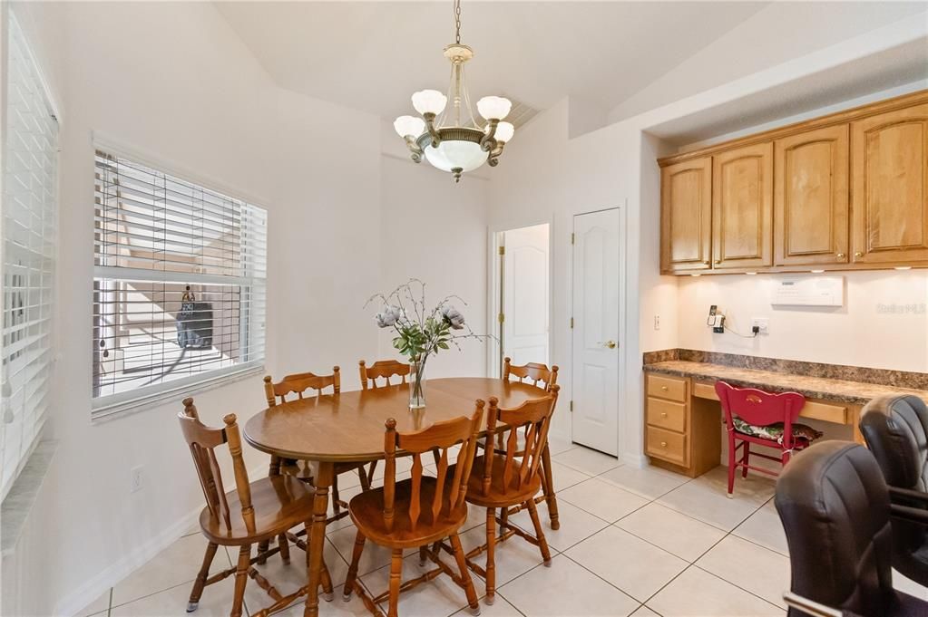 合同活跃: $690,000 (5 贝兹, 4 浴室, 3187 平方英尺)