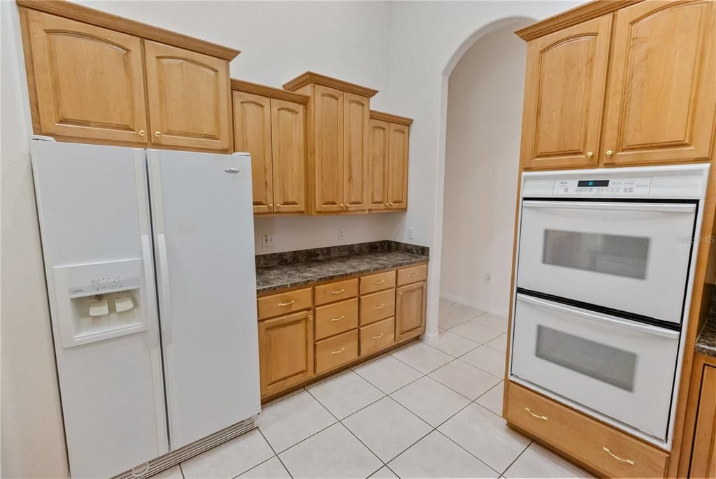 合同活跃: $690,000 (5 贝兹, 4 浴室, 3187 平方英尺)