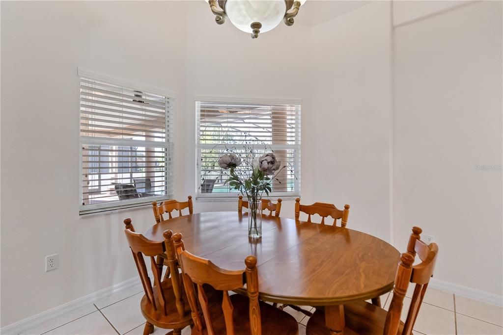 合同活跃: $690,000 (5 贝兹, 4 浴室, 3187 平方英尺)