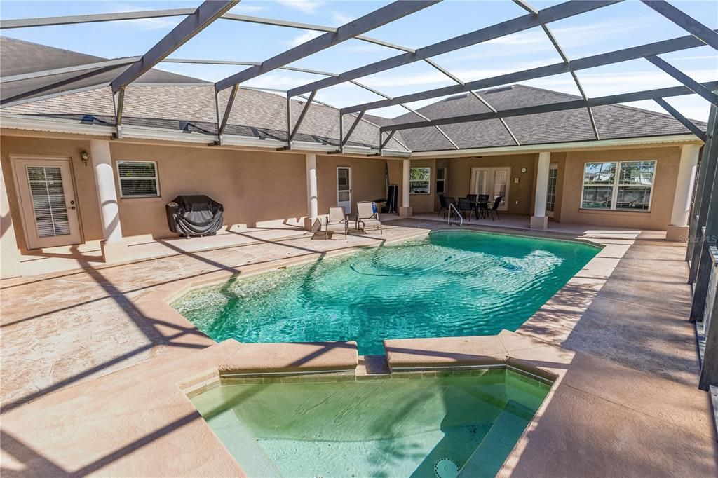 合同活跃: $690,000 (5 贝兹, 4 浴室, 3187 平方英尺)