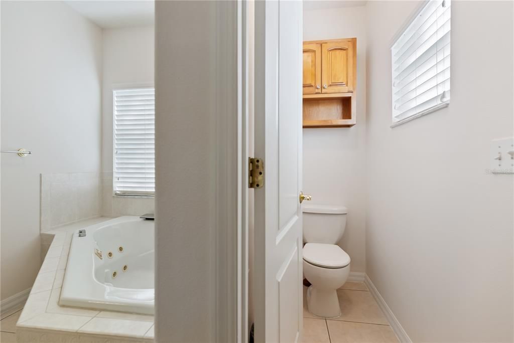 合同活跃: $690,000 (5 贝兹, 4 浴室, 3187 平方英尺)