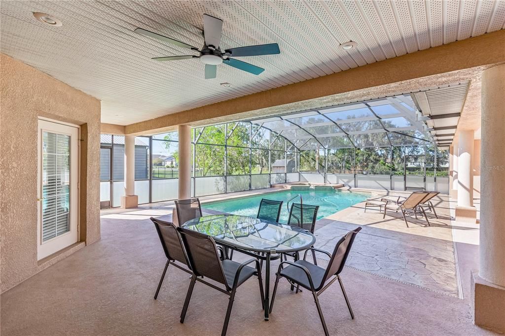 合同活跃: $690,000 (5 贝兹, 4 浴室, 3187 平方英尺)