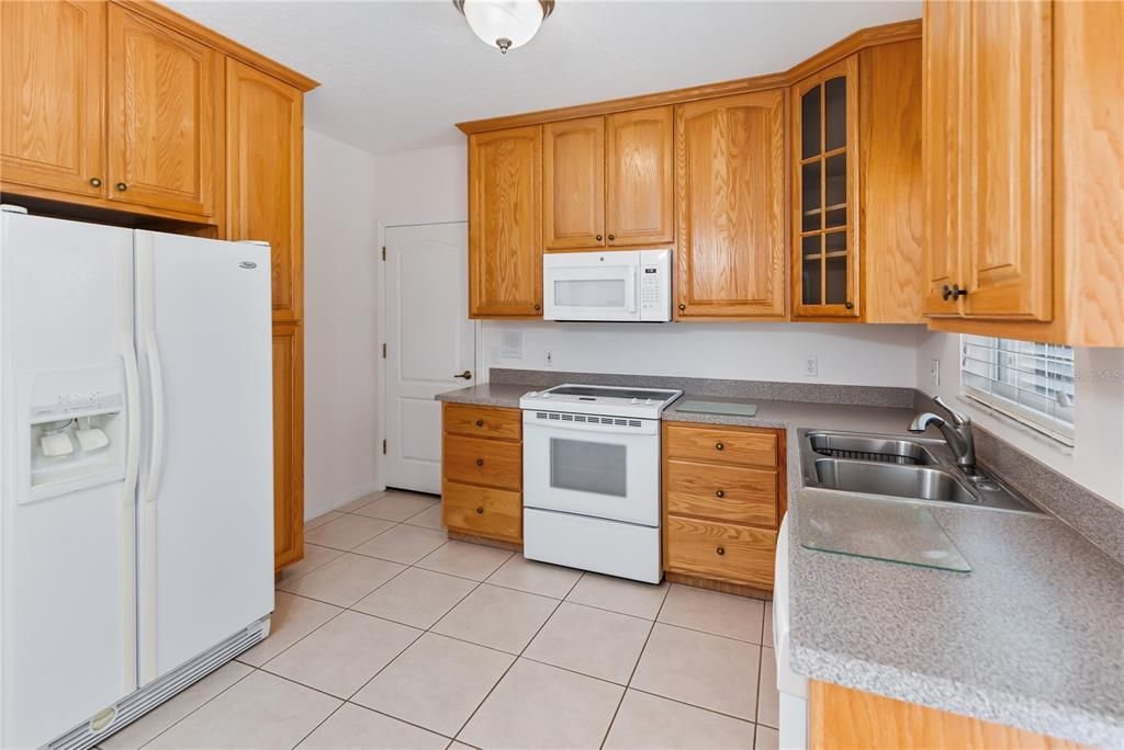 合同活跃: $690,000 (5 贝兹, 4 浴室, 3187 平方英尺)