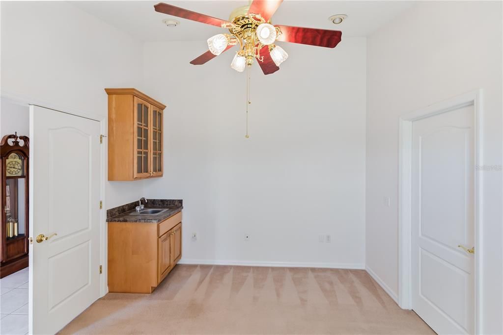 合同活跃: $690,000 (5 贝兹, 4 浴室, 3187 平方英尺)