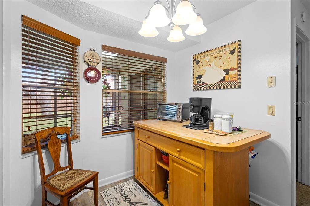 На продажу: $313,000 (3 спален, 2 ванн, 1411 Квадратных фут)