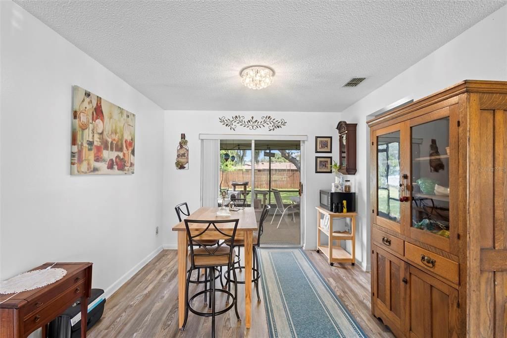 На продажу: $313,000 (3 спален, 2 ванн, 1411 Квадратных фут)