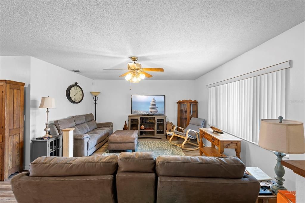 На продажу: $313,000 (3 спален, 2 ванн, 1411 Квадратных фут)