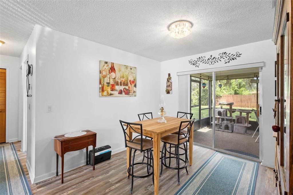 На продажу: $313,000 (3 спален, 2 ванн, 1411 Квадратных фут)