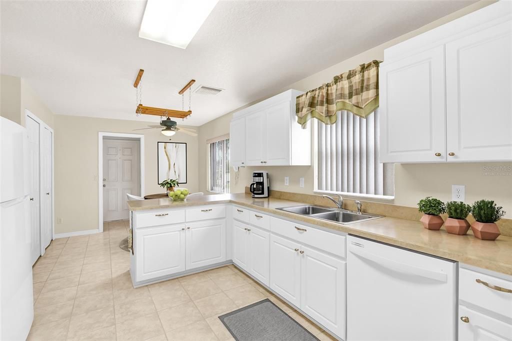 For Sale: $464,900 (4 beds, 3 baths, 3125 Square Feet)