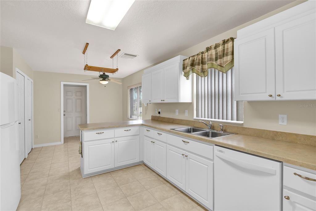 For Sale: $464,900 (4 beds, 3 baths, 3125 Square Feet)