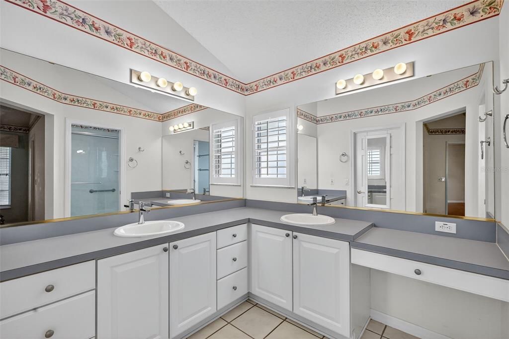 Под контрактом: $375,000 (3 спален, 2 ванн, 1858 Квадратных фут)