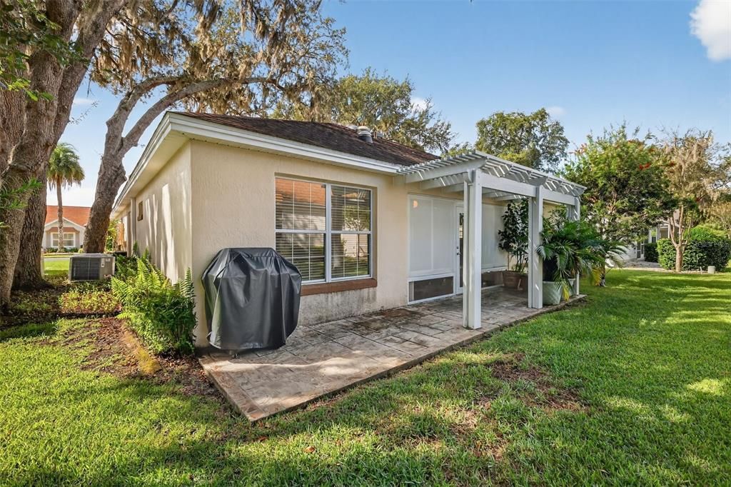 Под контрактом: $375,000 (3 спален, 2 ванн, 1858 Квадратных фут)